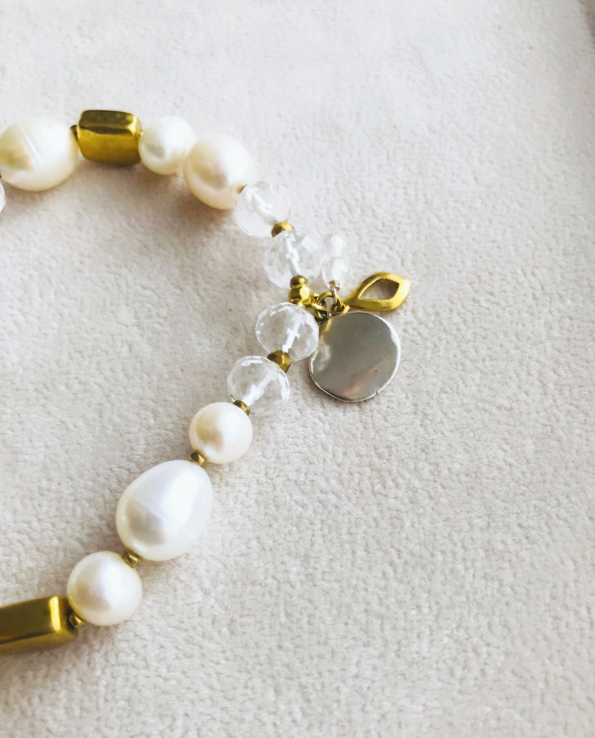 A Set of Luxa Pearl Necklace and Linta Bracelet  (5%off)