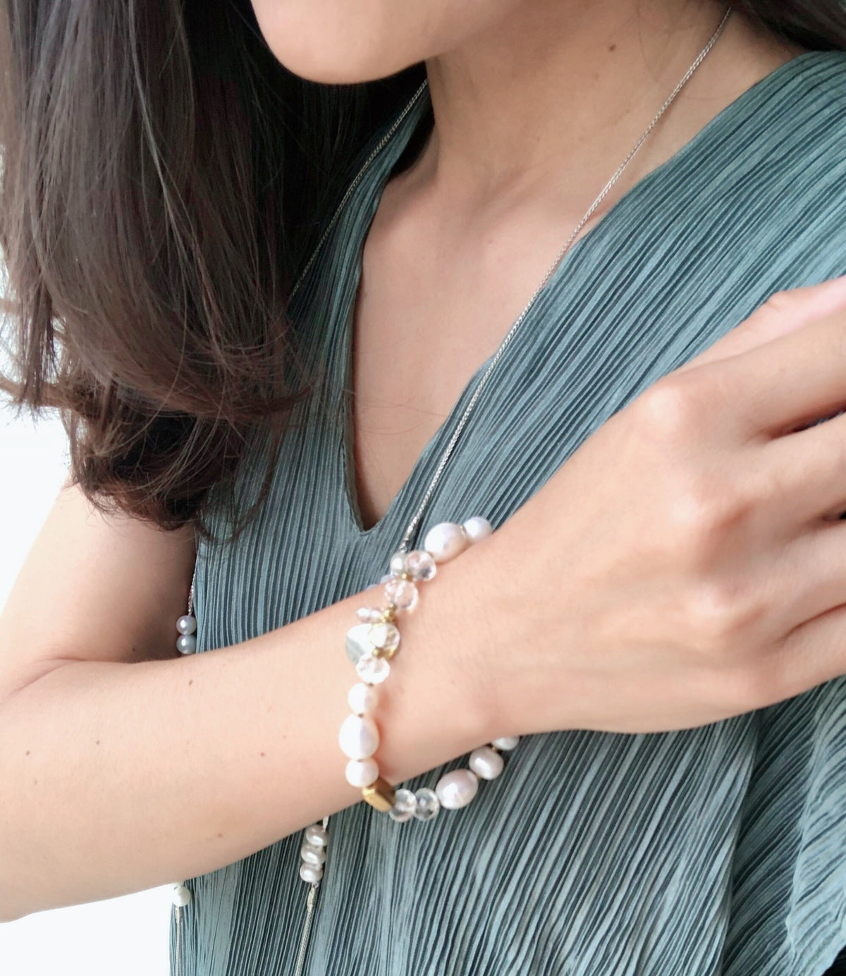 A Set of Luxa Pearl Necklace and Linta Bracelet  (5%off)